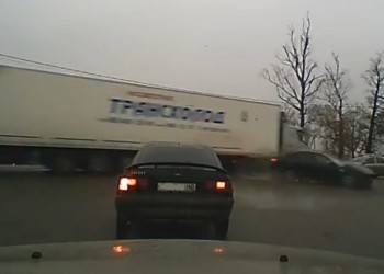 Видеорегистратор зафиксировал момент совершения массового ДТП в Белоусово