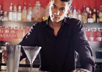 В Обнинске бармен ограбил подвыпившую гостью бара