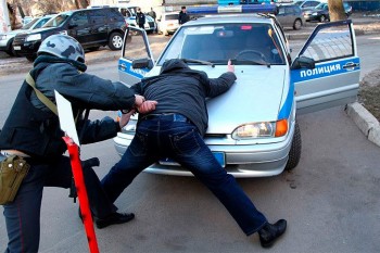 Иностранец пытался продать полкило героина в Калужской области