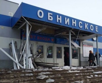 Ледяная глыба проломила козырек железнодорожной станции в Обнинске