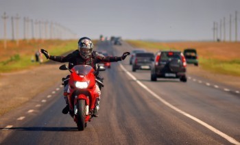Госавтоинспекция просит мотоциклистов ездить по правилам