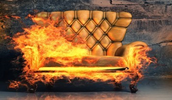 Сгоревший диван закоптил квартиру в Калуге