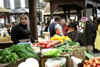 Новый базар. Городской рынок Калуга. Рынок у сквера Калуга. Центральный рынок Калуга старый. Новый рынок Калуга.