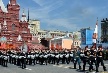 Юрий Зельников призвал отменить парад 9 мая
