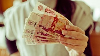 Жительница Обнинска заплатила почти 500 000 рублей за моральный вред