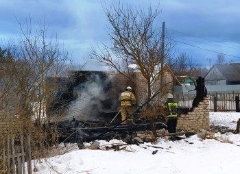 В Думиничском районе загорелся частный дом