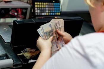 Продавец из Обнинска украла 44 тысячи рублей
