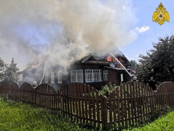 Две семьи остались без крова в результате крупного пожара