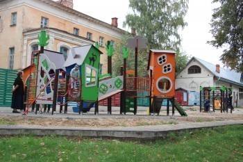 В парке культуры и отдыха обновили детскую площадку
