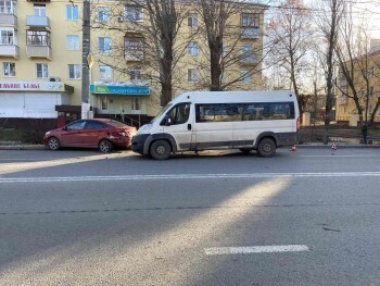 В ДТП на улице Ленина в Калуге пострадал пассажир микроавтобуса