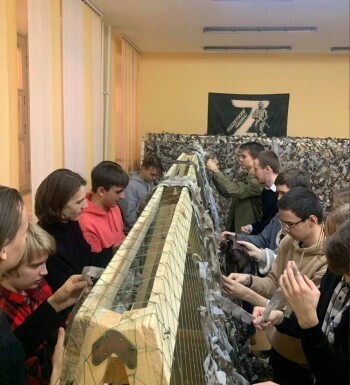 Калужан приглашают на мастер-класс по плетению маскировочных сетей для бойцов СВО