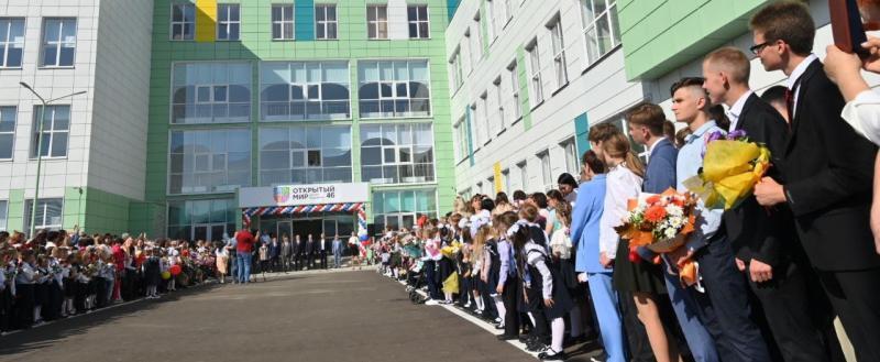 Глава Калуги Дмитрий Денисов поздравил выпускников с Последним звонком