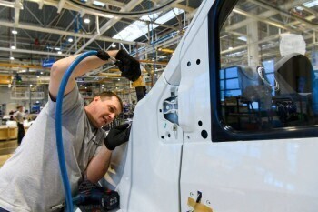 В Калуге завод АМО (бывший Volvo) выпускает по 12 грузовиков за смену