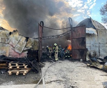 В Ворсино сгорел склад пластиковых изделий