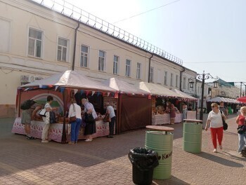 В Калуге на пешеходной части Театральной улицы развернулась праздничная ярмарка