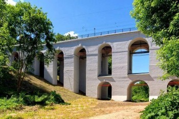 В Калуге будут регулярно расчищать от зарослей территорию у Каменного моста