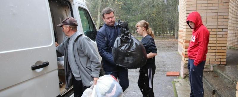 Депутаты и сотрудники Городской Управы собрали гуманитарную помощь для курян