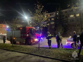 Электросамокатчик сбил женщину на тротуаре в Калуге