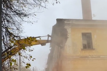 В Калуге начали сносить аварийный дом на улице Глаголева