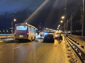 На въезде в Калугу столкнулись три автомобиля 