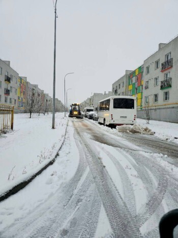 В микрорайоне Кошелев к чистке снега подключилась подрядная организация