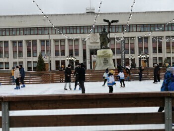 В Калуге открыли каток на Старом торге