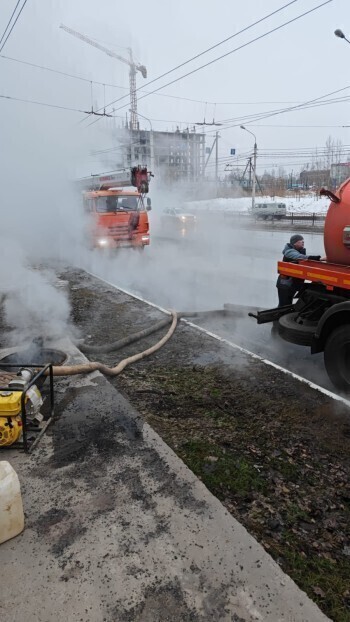 В Калуге на Правом берегу произошла авария на теплосети