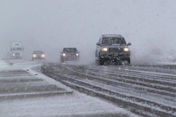 Калужских автомобилистов предупредили об опасности на дорогах из-за непогоды