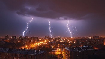 Новгородскую и Псковскую области посетили весенние грозы 