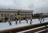 В Калуге открыли каток на Старом торге